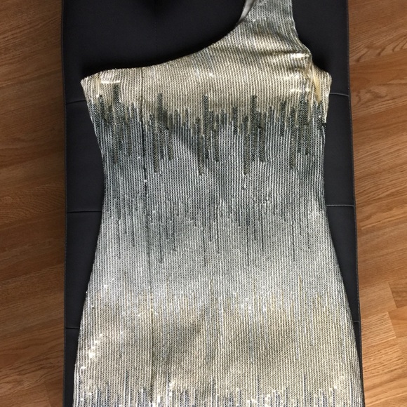 Love Reign Dresses & Skirts - This dress is so much fun! Sequin HOLIDAYS⭐️⭐️⭐️⭐️